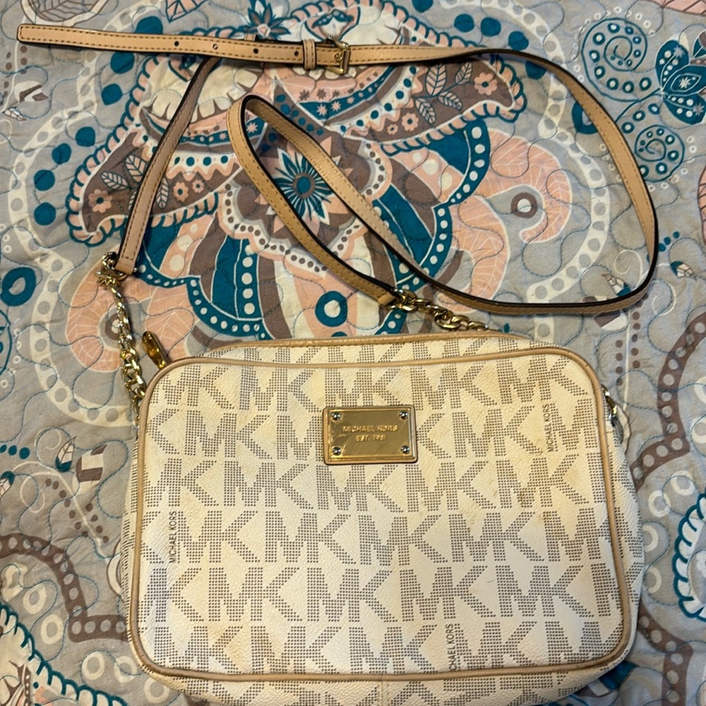 Micheal Kors purse
